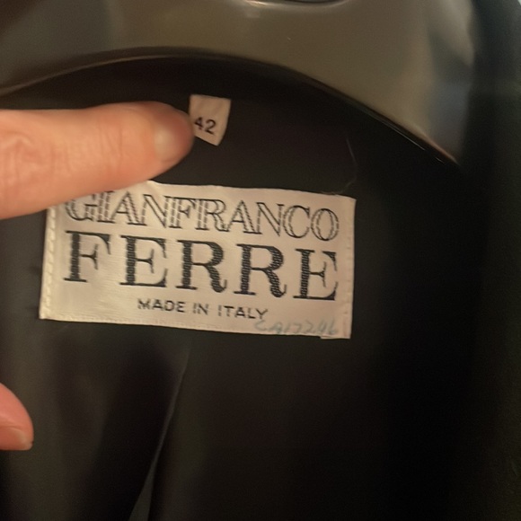 Skirt and jacket Gianfranco Ferre, made in Italy. 100% virgin wool. Size 42 - Picture 4 of 9